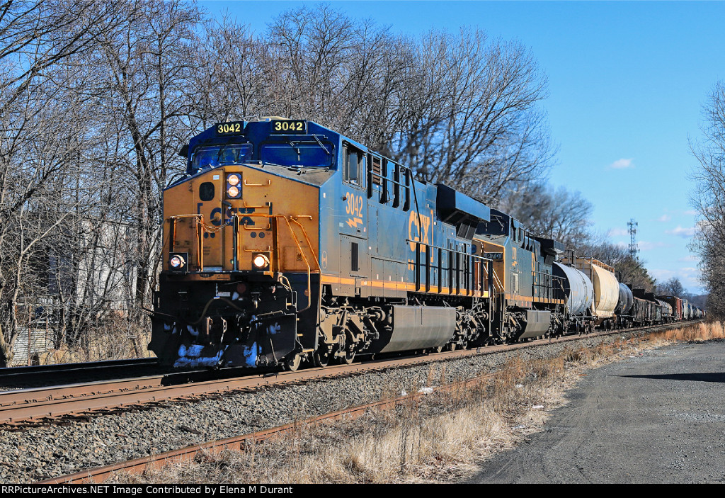 CSX 3042 on M-403